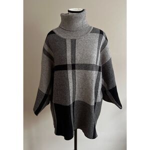 Rain + Rose turtle neck sweater in black and gray. Size XL.
